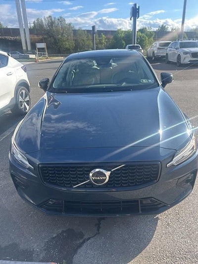 2023 Volvo S60 B5 AWD Plus Dark Theme