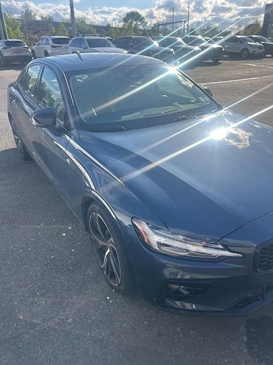 2023 Volvo S60 B5 AWD Plus Dark Theme