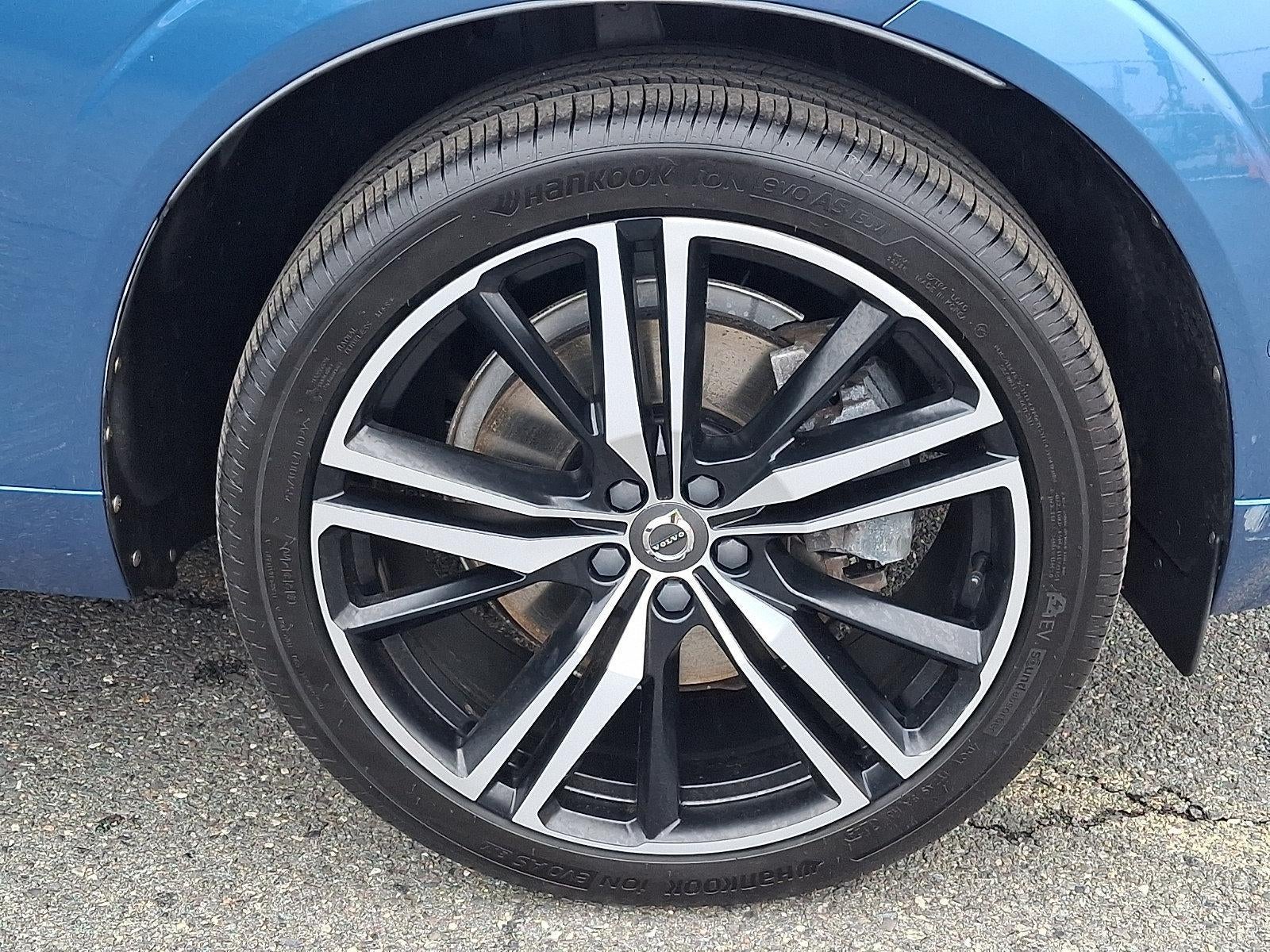 2019 Volvo XC60 T8 eAWD Plug-In Hybrid R-Design