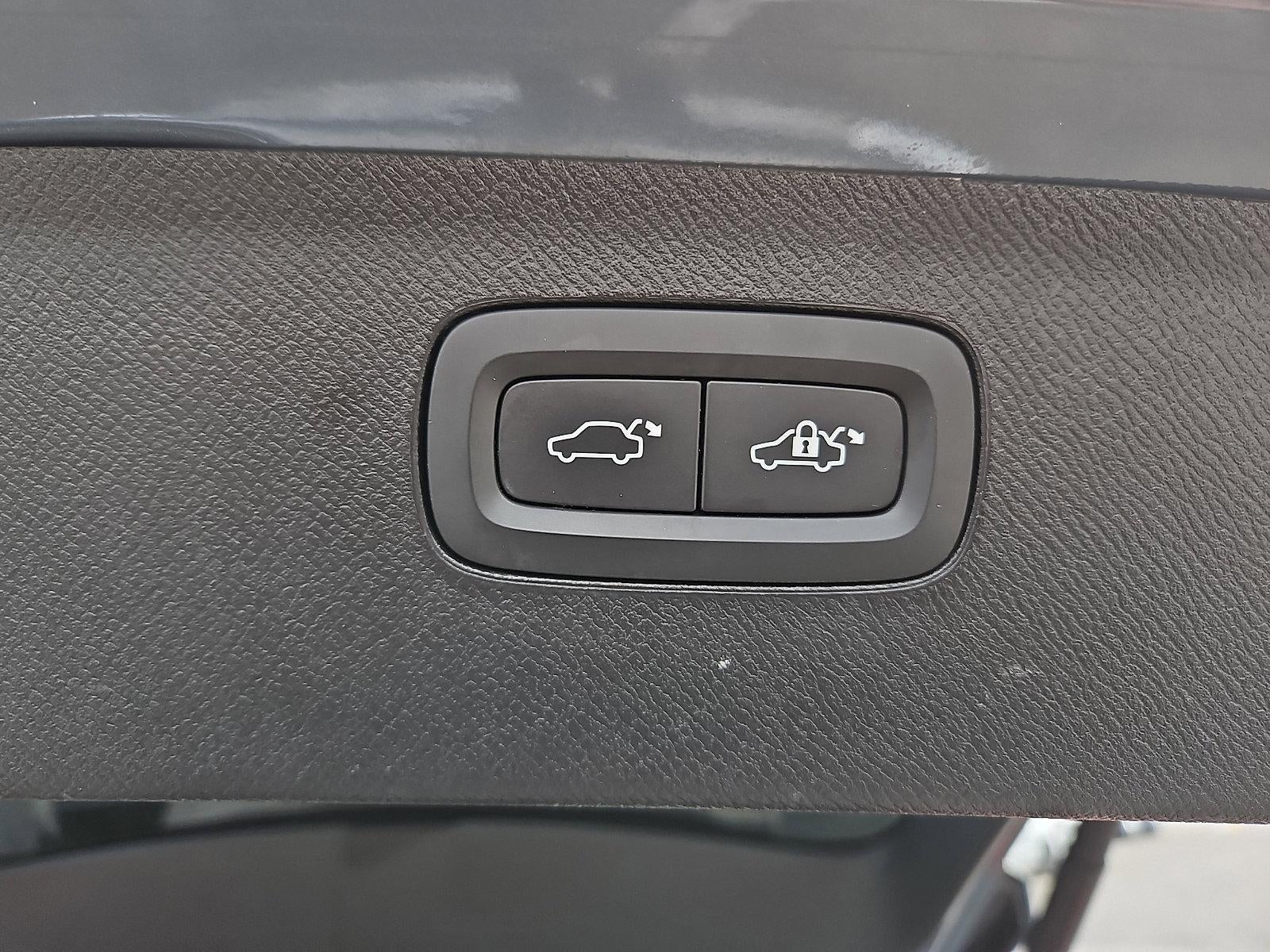 2023 Volvo XC90 B6 AWD Plus 6P