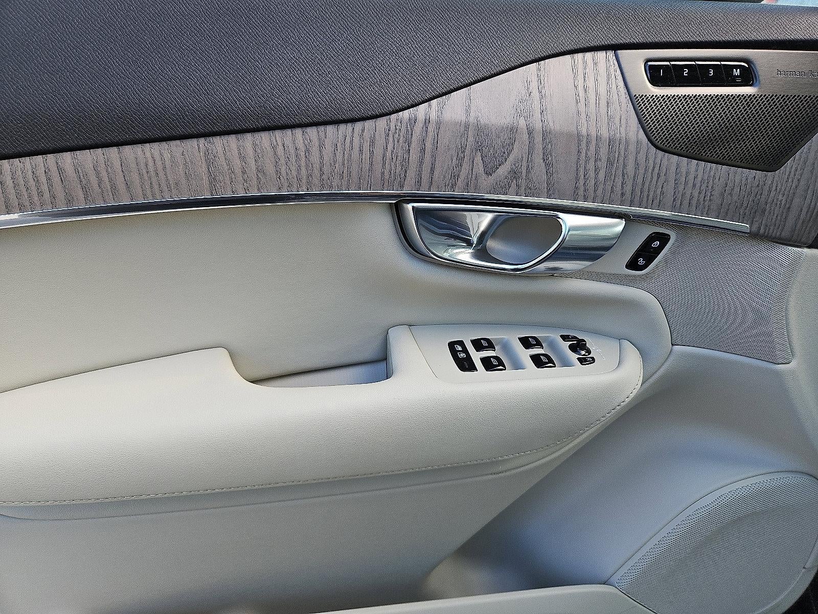 2023 Volvo XC90 B6 AWD Plus 6P