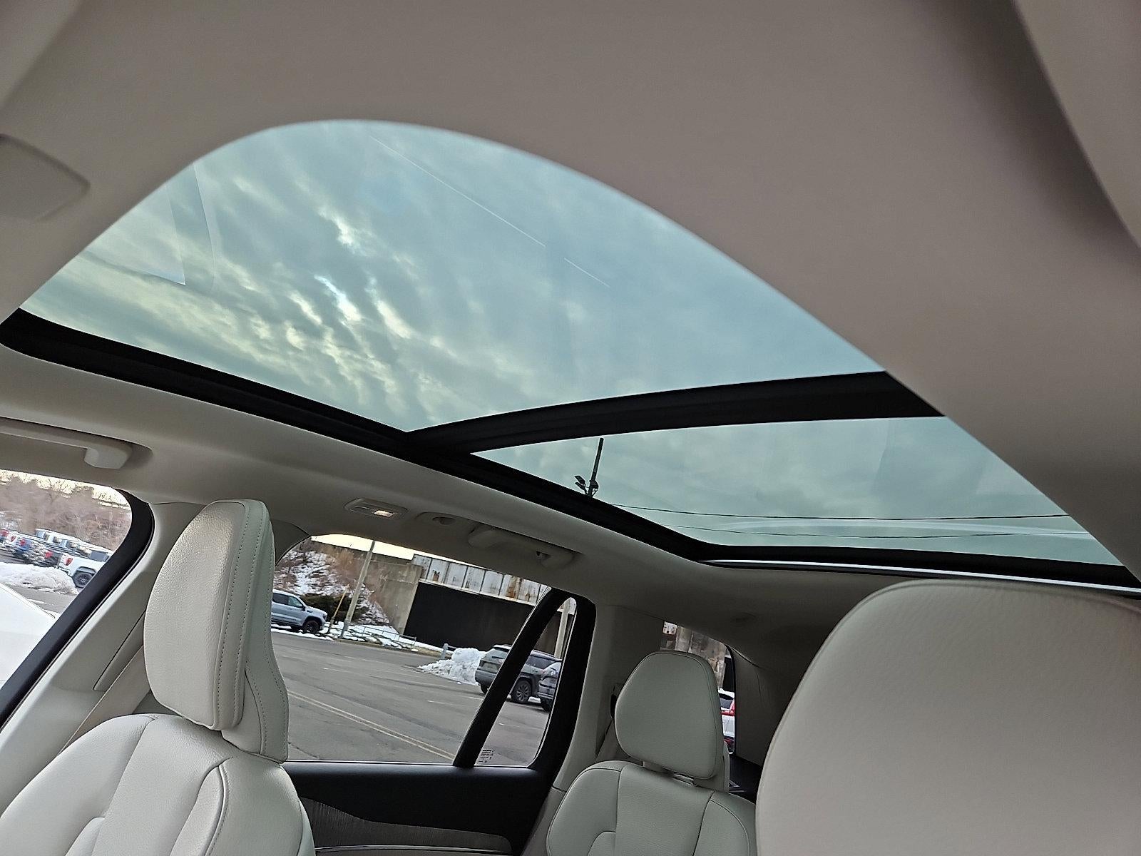 2023 Volvo XC90 B6 AWD Plus 6P