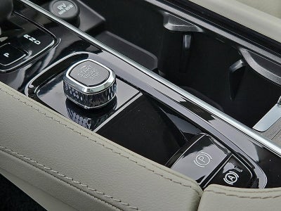 2023 Volvo XC90 B6 AWD Plus 6P