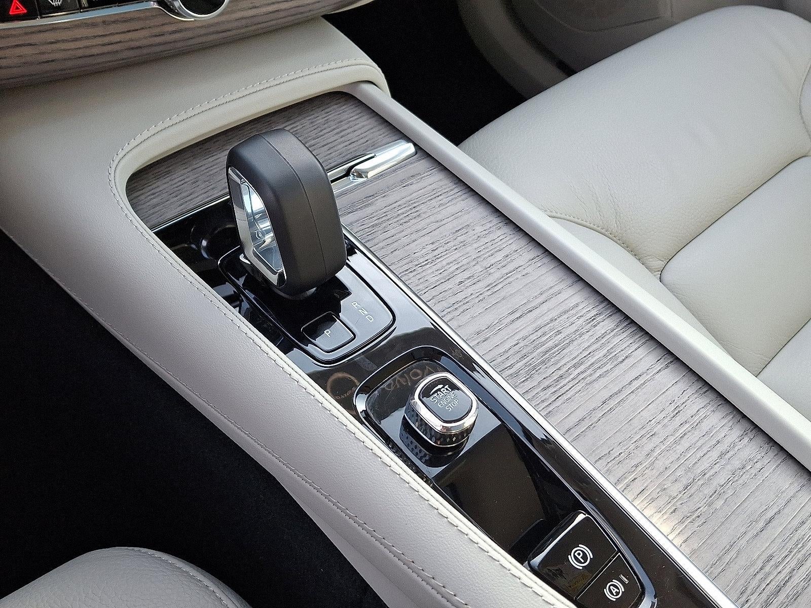 2024 Volvo XC90 B6 AWD Plus Bright Theme 7P