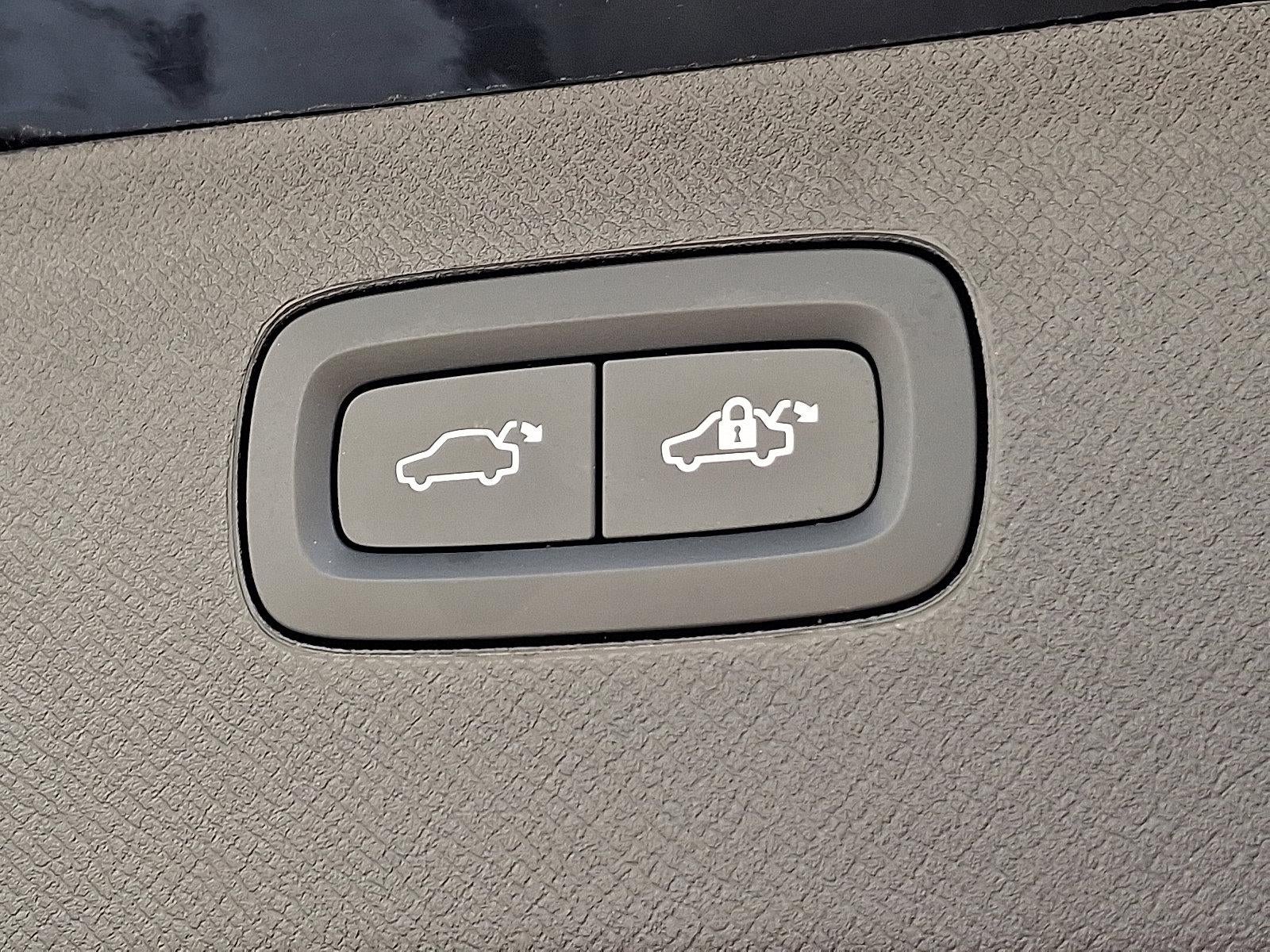 2024 Volvo XC90 B6 AWD Plus Bright Theme 7P