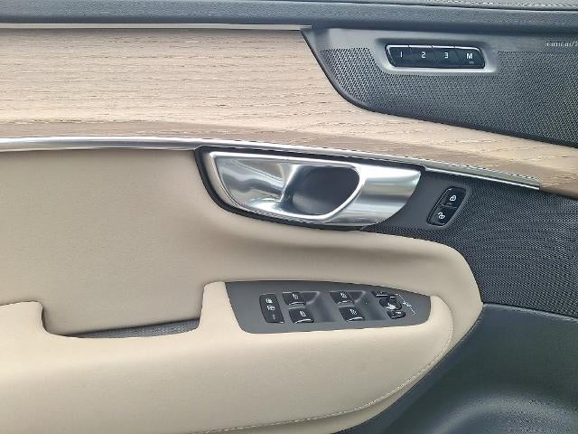 2026 Volvo XC90 B6 AWD Plus 7-Seater