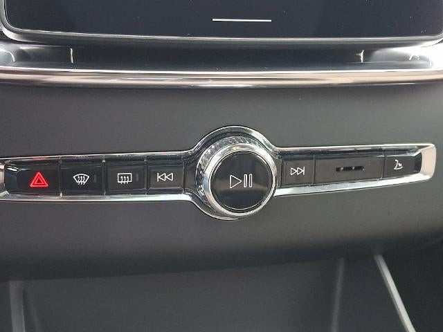 2026 Volvo XC90 B6 AWD Plus 7-Seater
