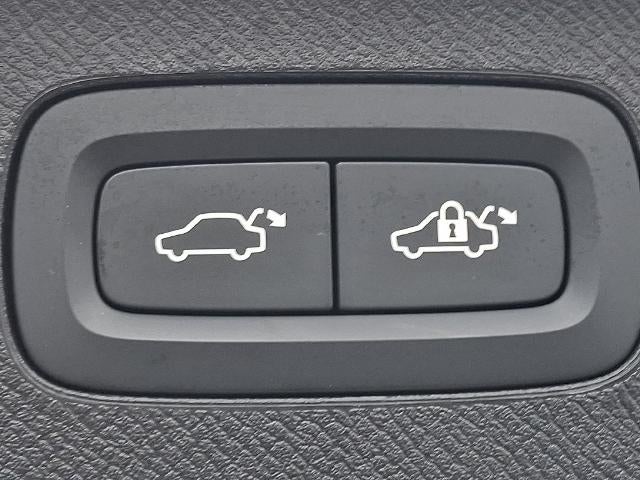 2026 Volvo XC90 B6 AWD Plus 7-Seater