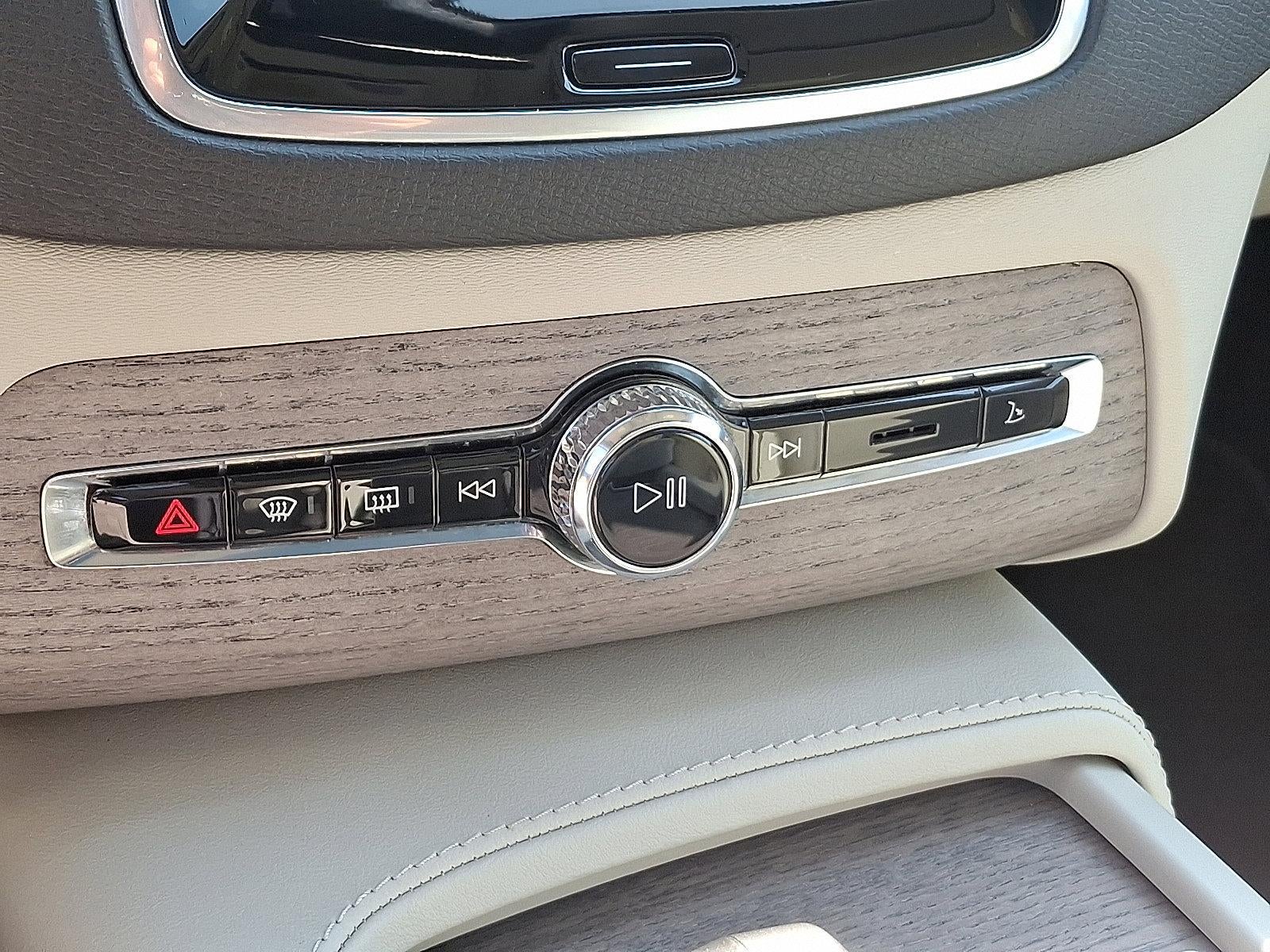 2024 Volvo XC90 B6 AWD Plus Bright Theme 7P