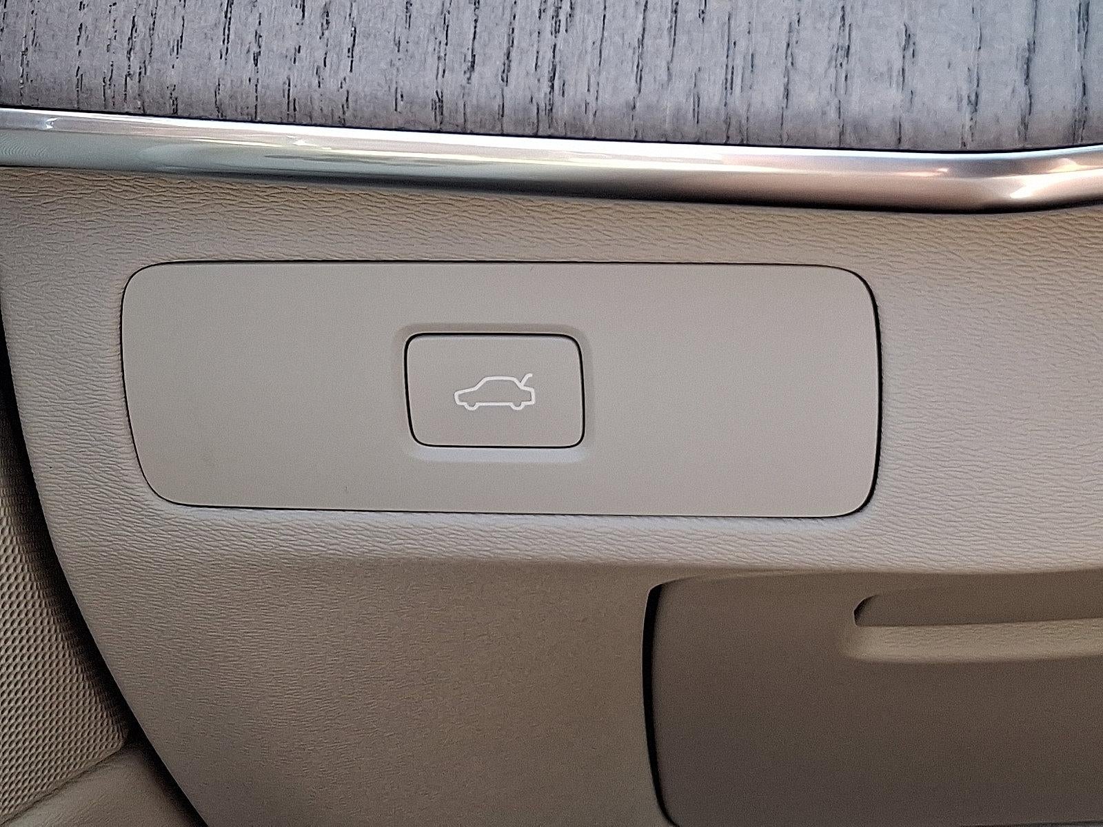 2024 Volvo XC90 B6 AWD Plus Bright Theme 7P