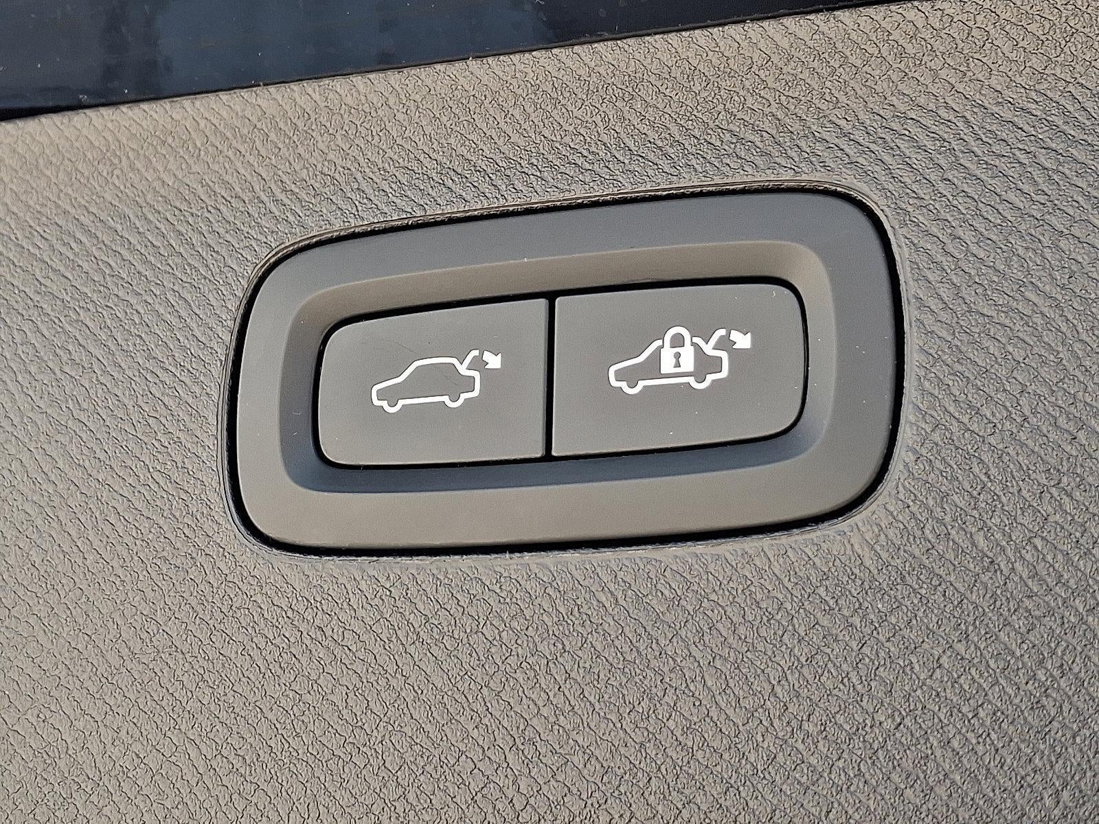 2024 Volvo XC90 B6 AWD Plus Bright Theme 7P