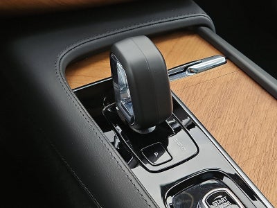 2025 Volvo XC90 B6 AWD Plus 7-Seater