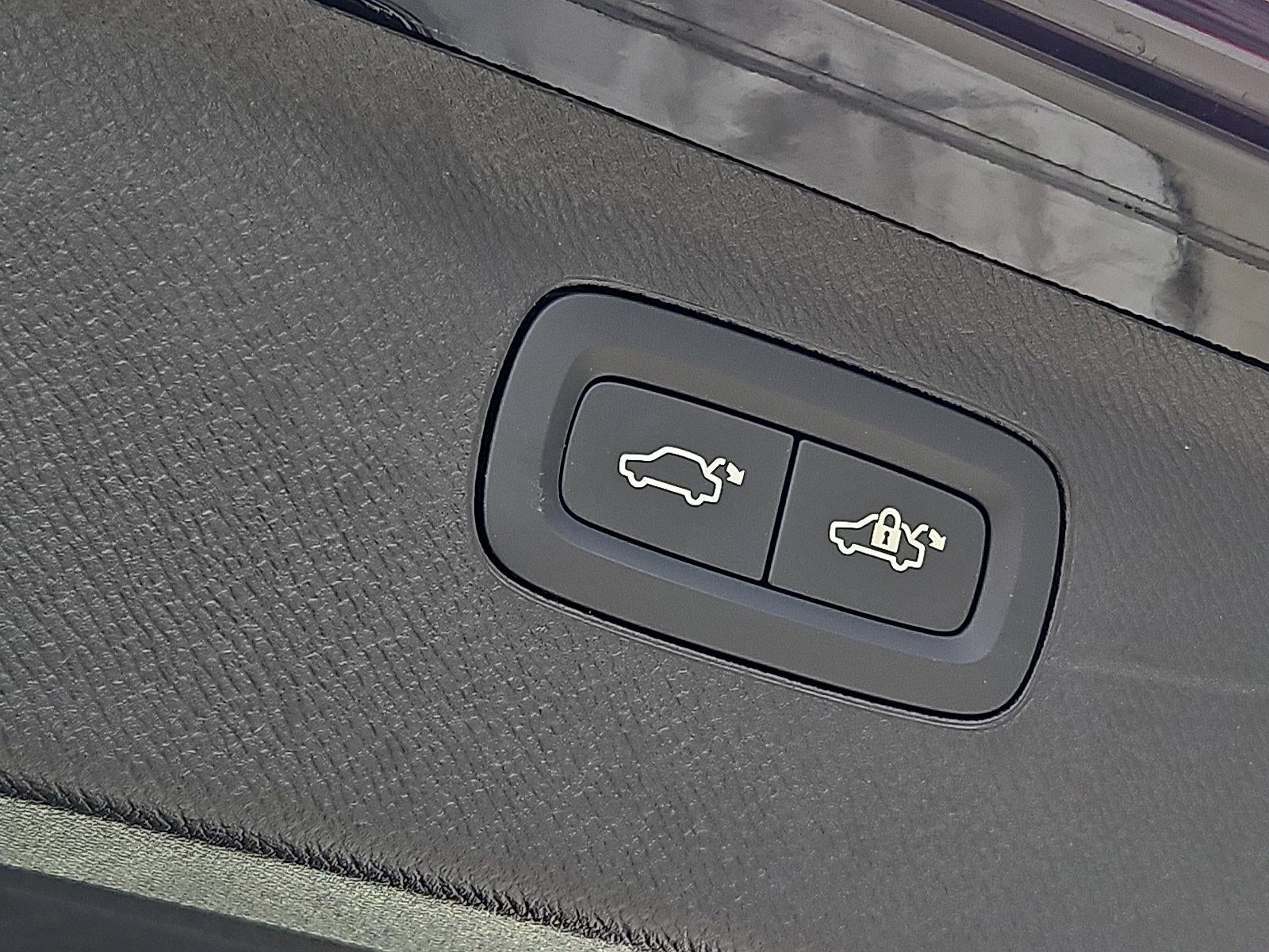 2025 Volvo XC90 B6 AWD Plus 7-Seater