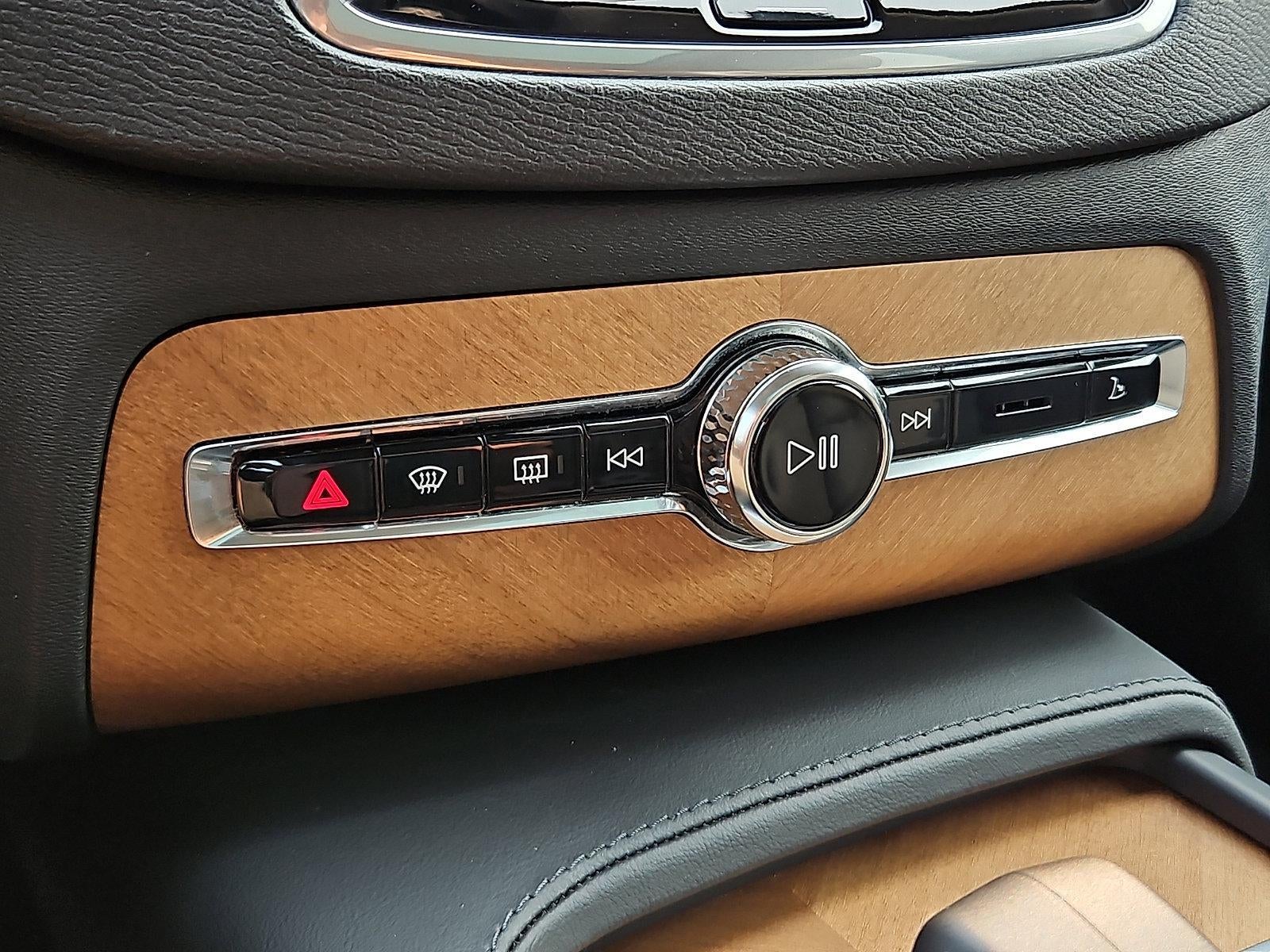 2024 Volvo XC90 B6 AWD Plus Bright Theme 7P