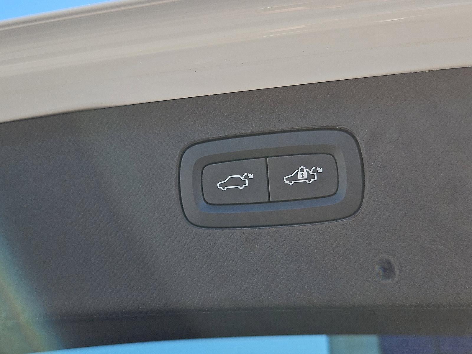 2023 Volvo XC90 B6 AWD Plus 7P