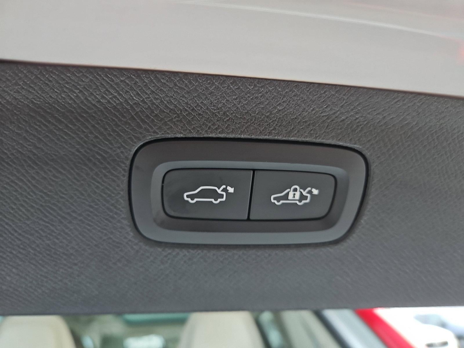 2023 Volvo XC90 B6 AWD Plus 7P