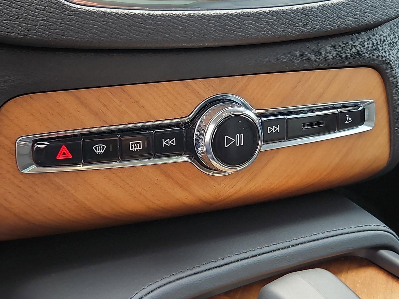 2023 Volvo XC90 B6 AWD Plus 7P