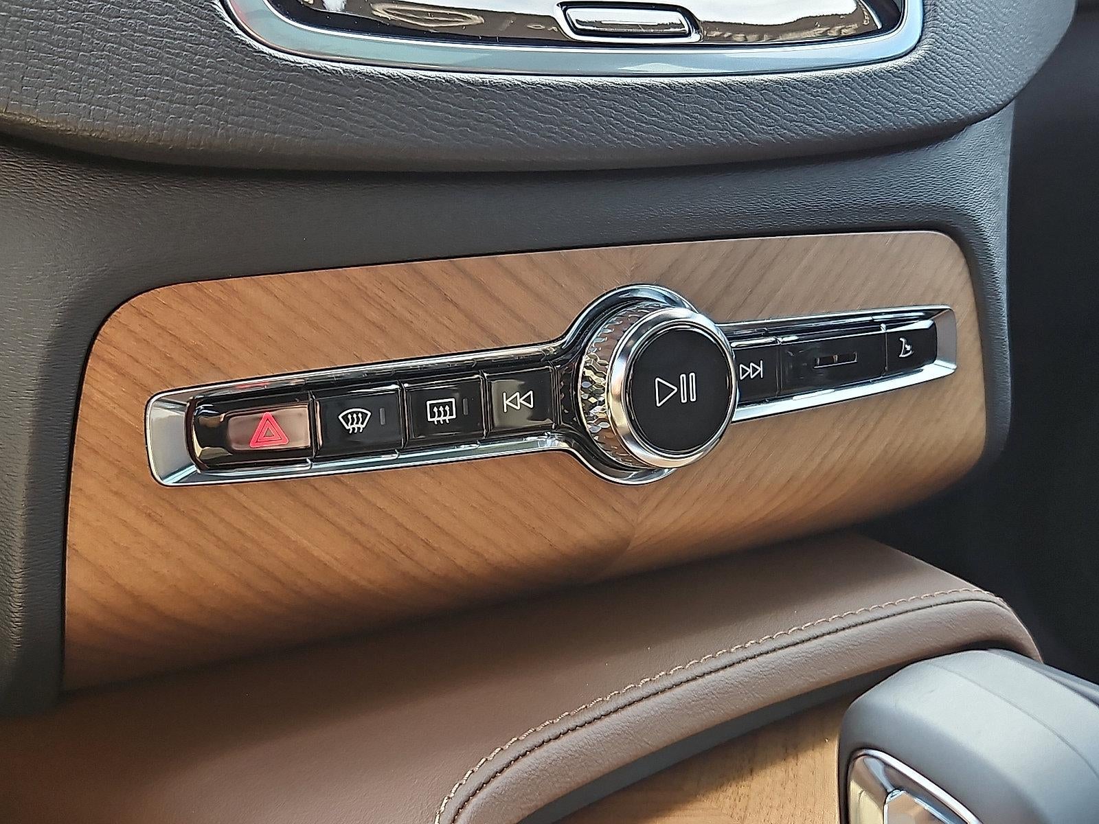 2023 Volvo XC90 B6 AWD Plus 7P