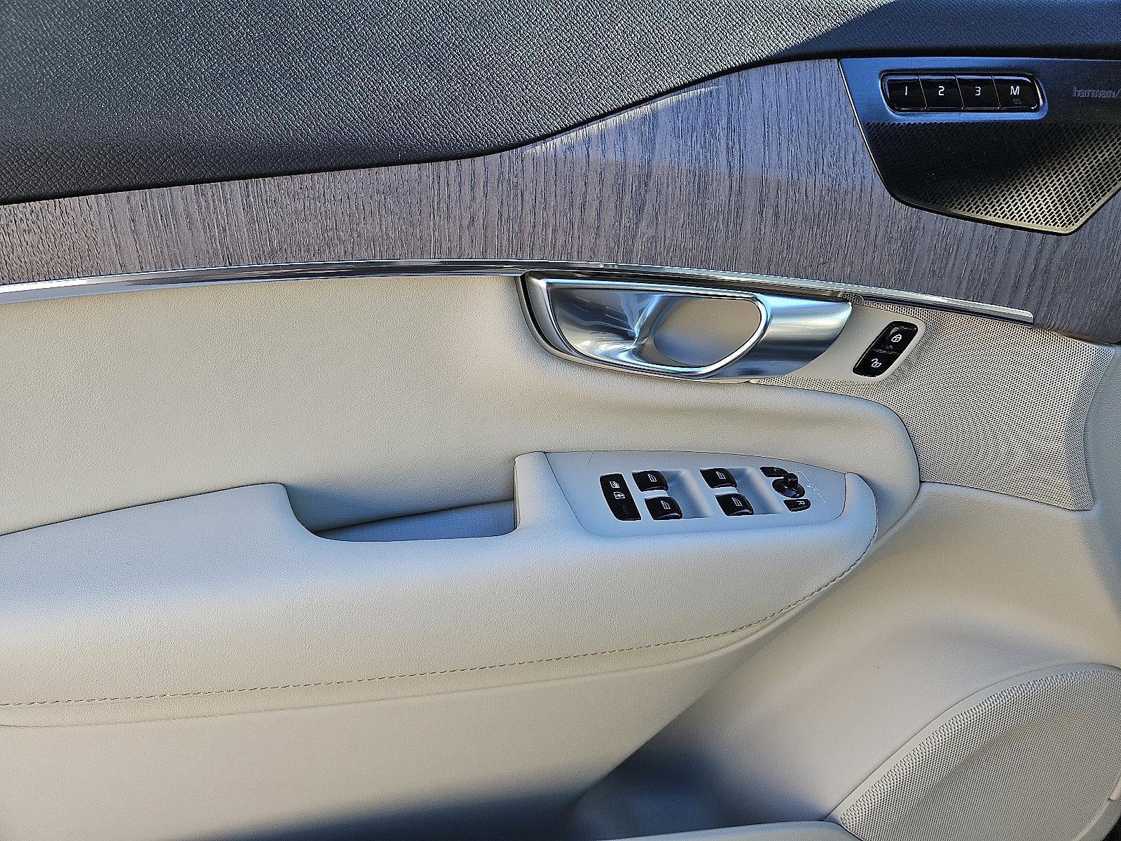 2023 Volvo XC90 B6 AWD Plus 7P