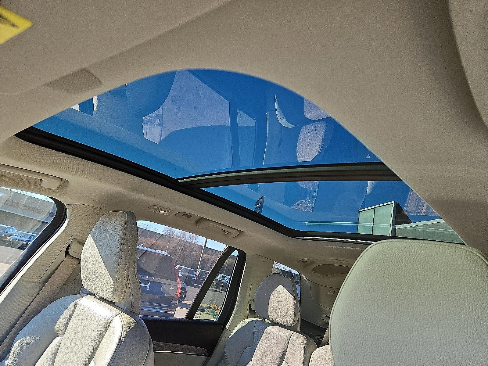 2023 Volvo XC90 B6 AWD Plus 7P