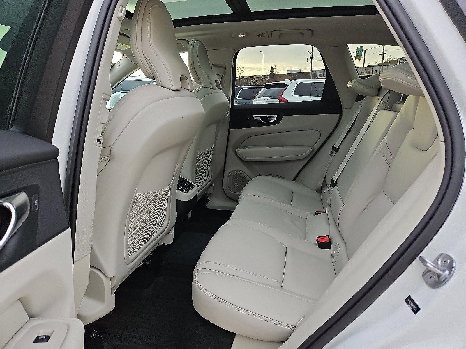 2023 Volvo XC60 B6 AWD Ultimate Bright Theme