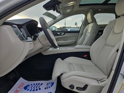 2023 Volvo XC60 B6 AWD Ultimate Bright Theme