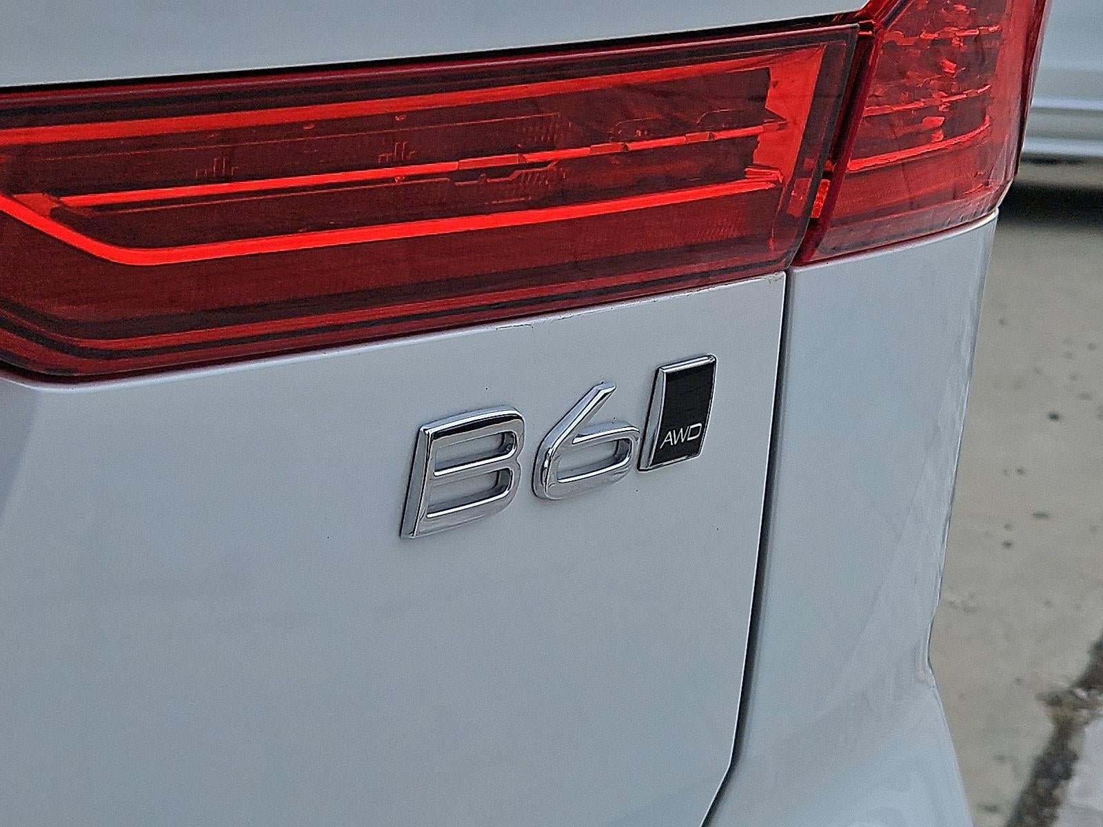 2023 Volvo XC60 B6 AWD Ultimate Bright Theme