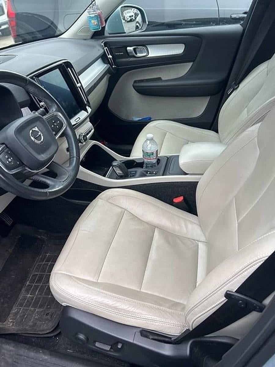 2019 Volvo XC40 T5 AWD Momentum