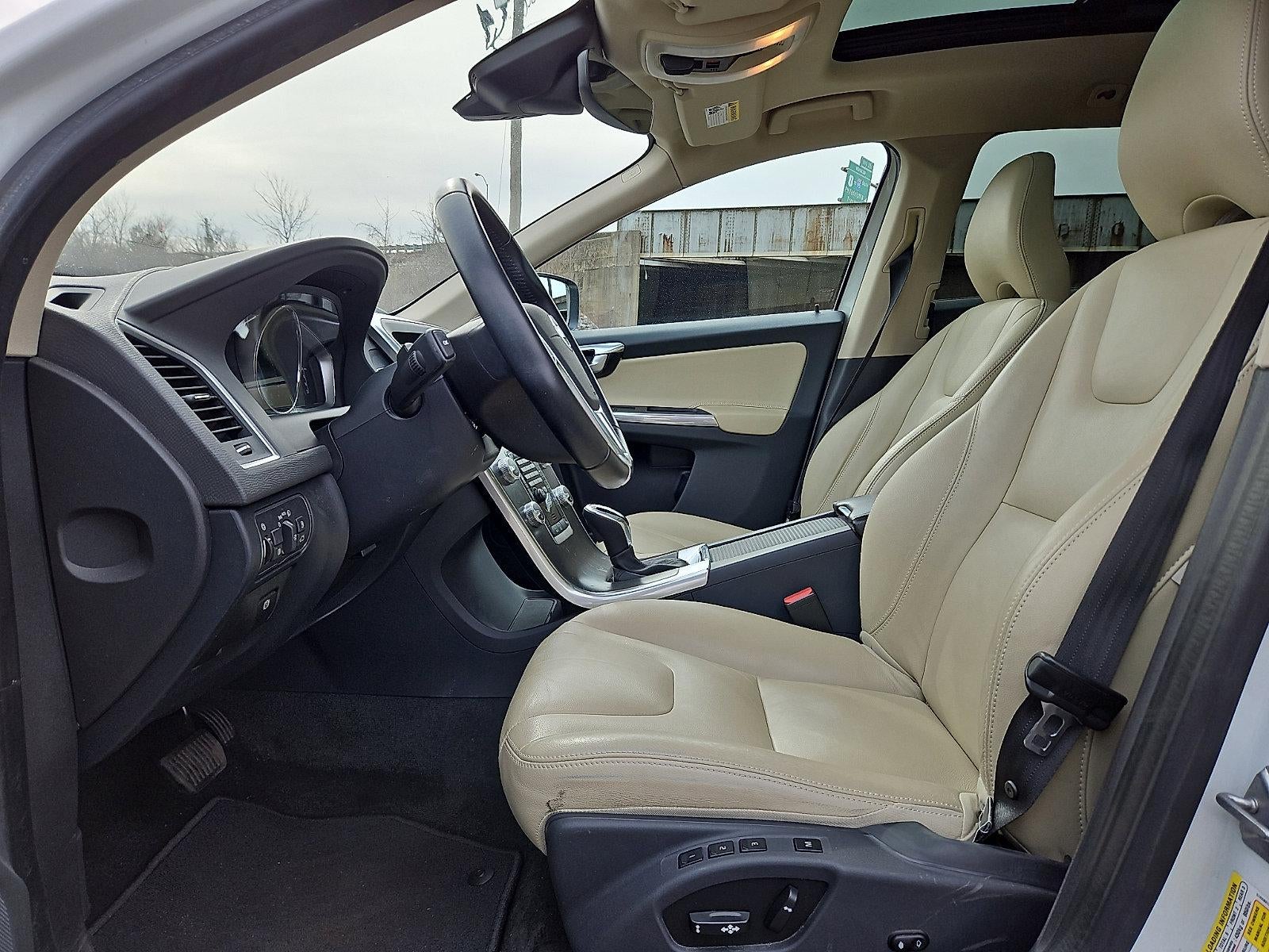 2016 Volvo XC60 AWD 4dr T6 Drive-E