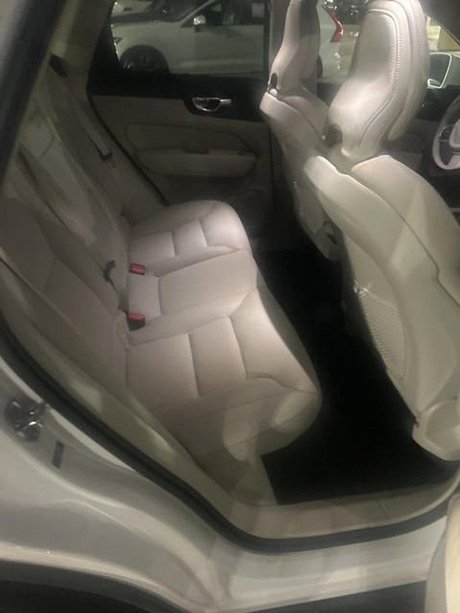 2020 Volvo XC60 T6 AWD Momentum