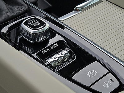 2020 Volvo XC60 T6 AWD Momentum