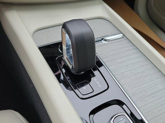 2025 Volvo XC60 Plug-In Hybrid T8 AWD Plus