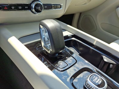 2025 Volvo XC60 Plug-In Hybrid T8 AWD Plus