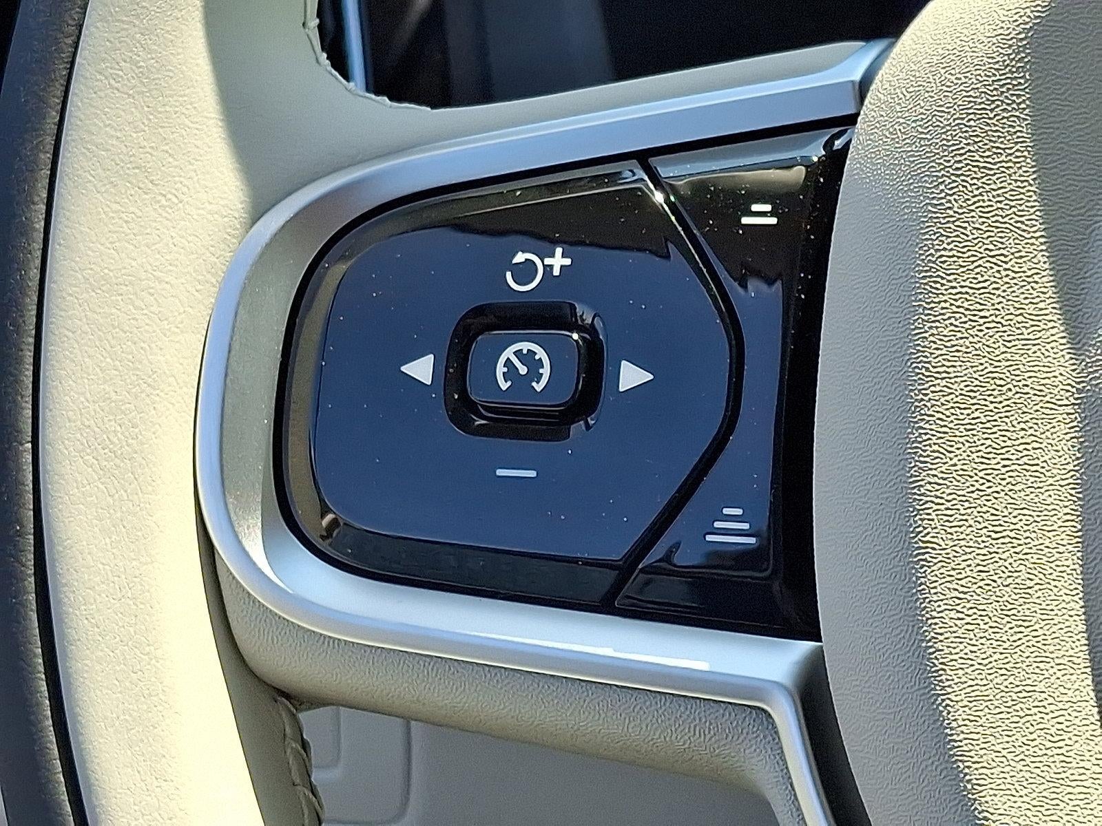 2025 Volvo XC60 Plug-In Hybrid T8 AWD Plus