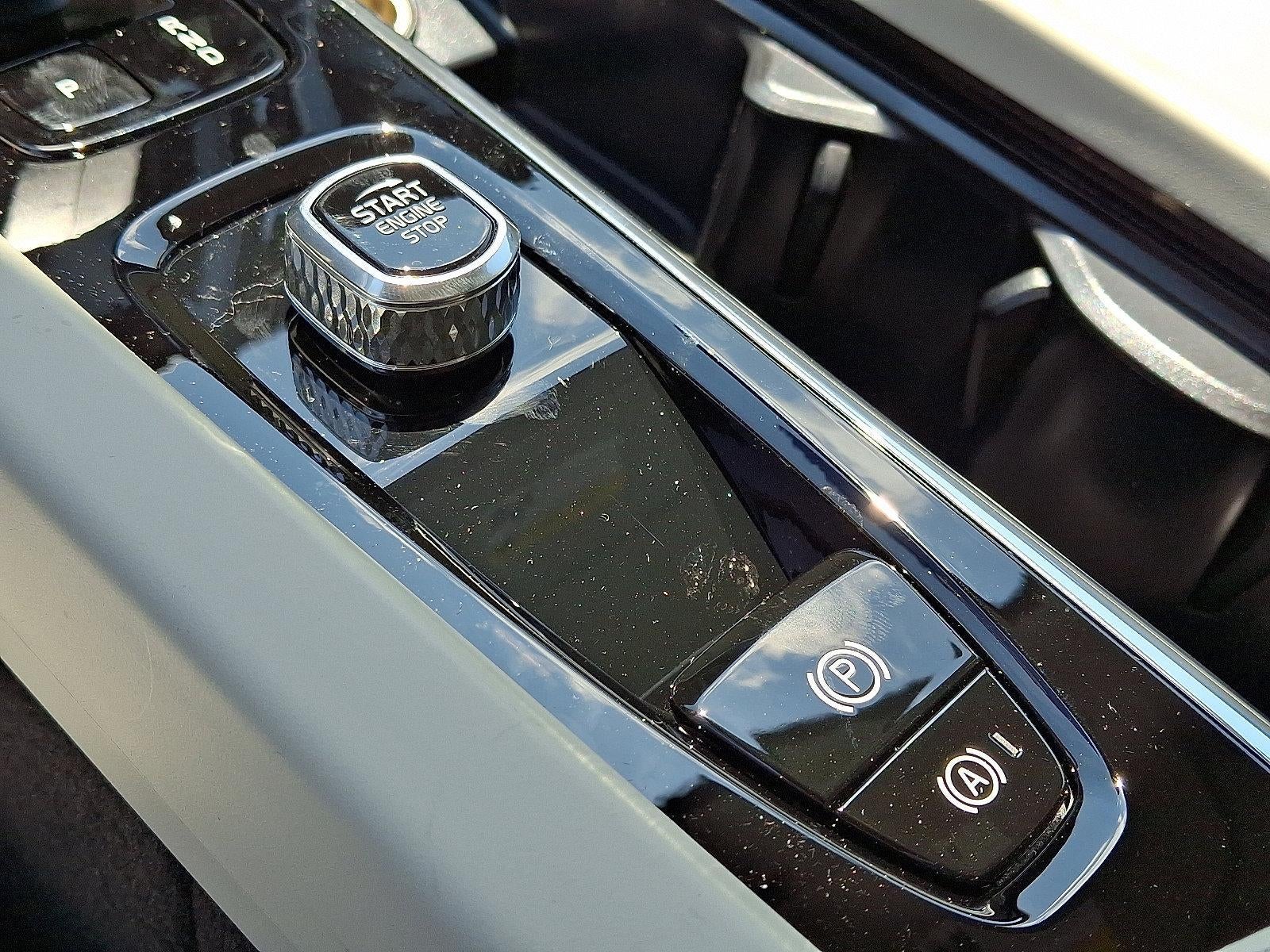 2025 Volvo XC60 Plug-In Hybrid T8 AWD Plus