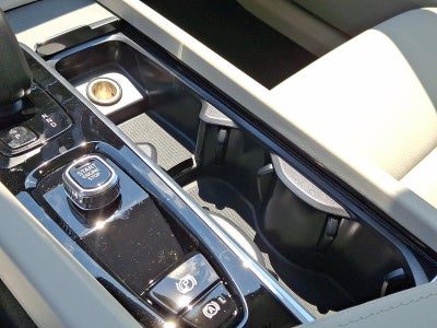 2025 Volvo XC60 Plug-In Hybrid T8 AWD Plus