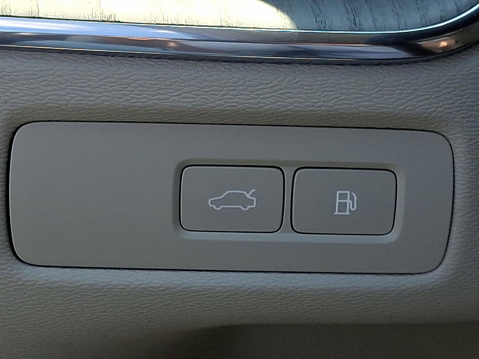 2025 Volvo XC60 Plug-In Hybrid T8 AWD Plus