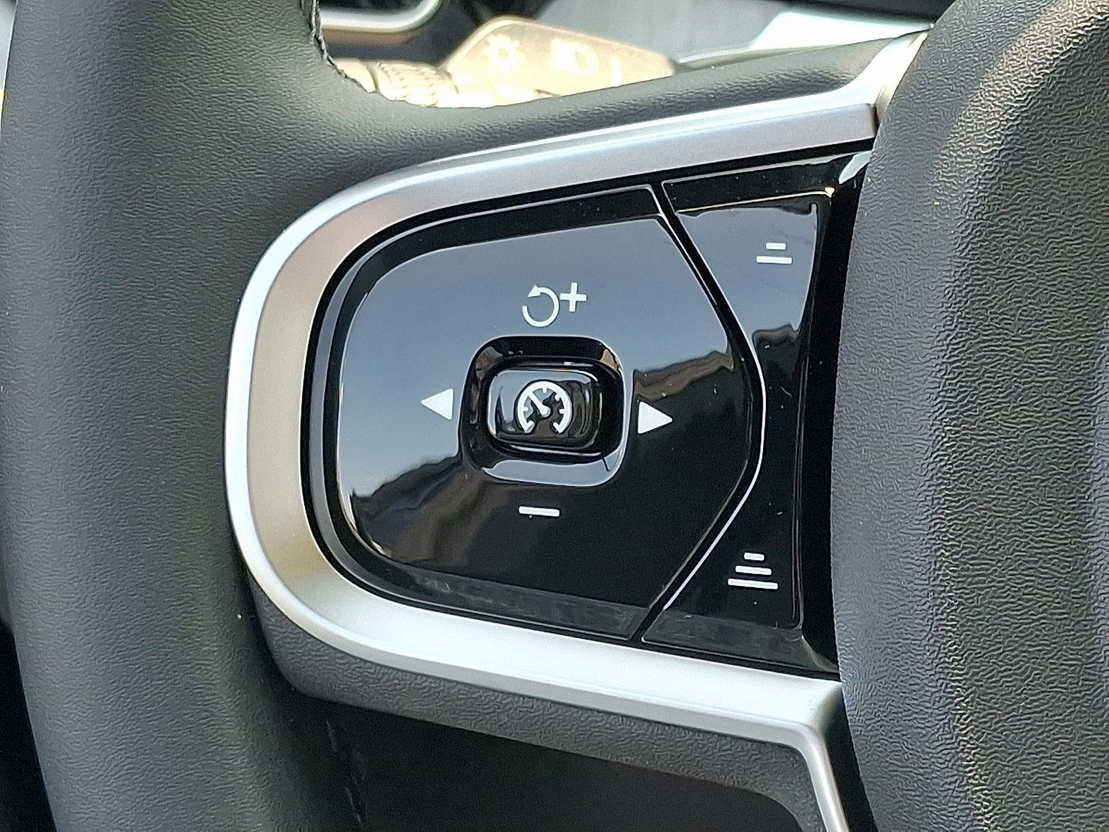 2025 Volvo XC60 Plug-In Hybrid T8 AWD Plus