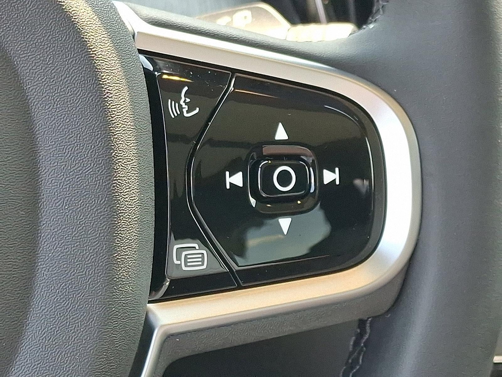 2025 Volvo XC60 Plug-In Hybrid T8 AWD Plus