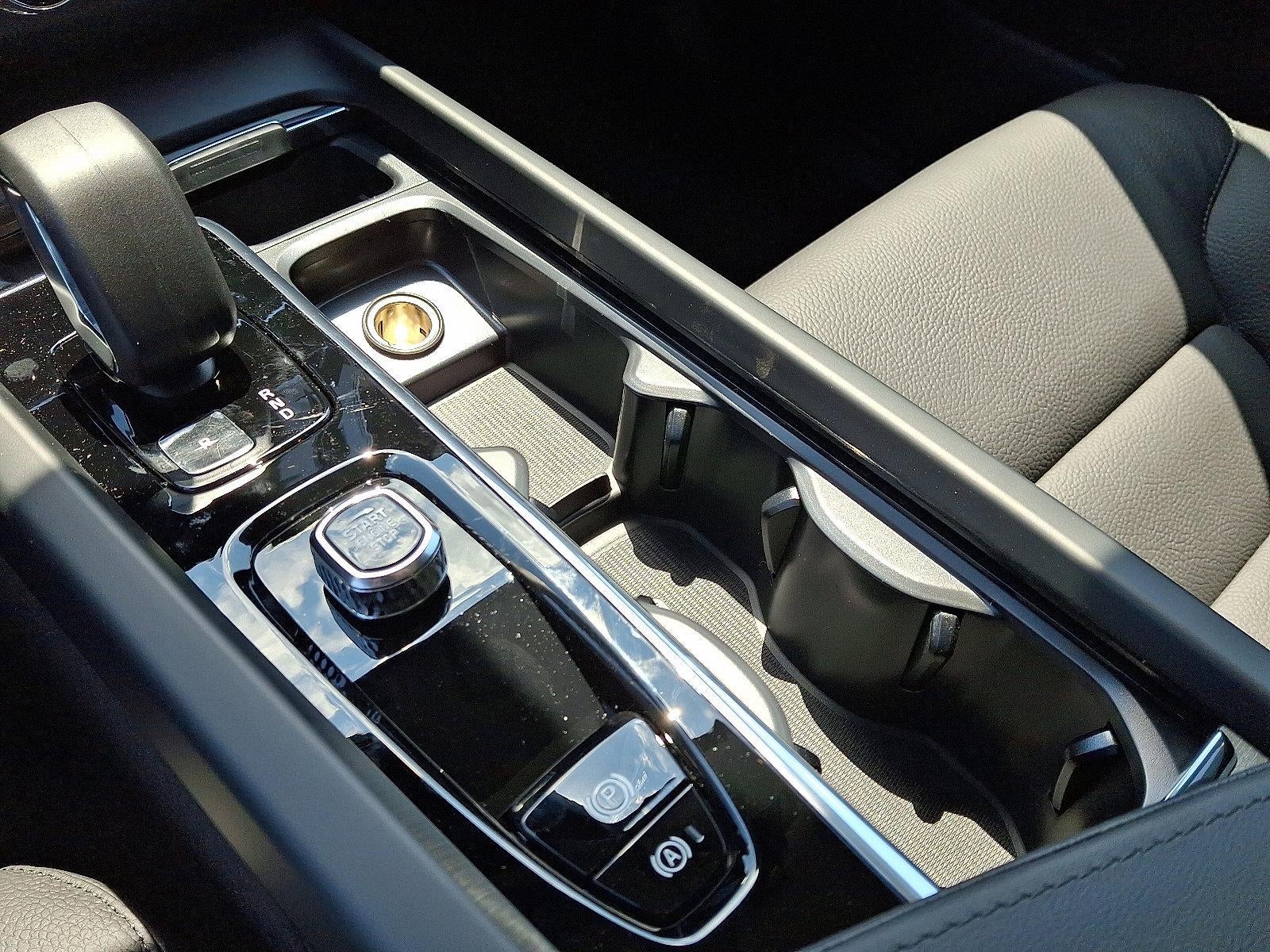 2025 Volvo XC60 Plug-In Hybrid T8 AWD Plus