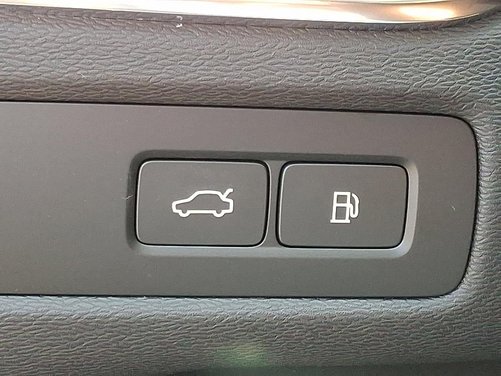 2025 Volvo XC60 Plug-In Hybrid T8 AWD Plus