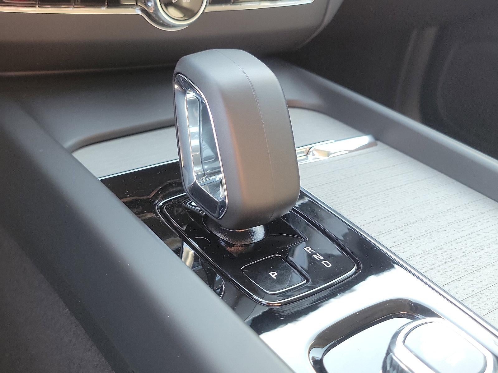 2025 Volvo XC60 Plug-In Hybrid T8 AWD Plus