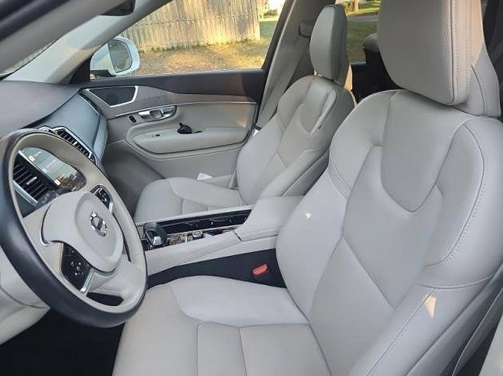 2024 Volvo XC90 B5 AWD Plus Bright Theme 7P