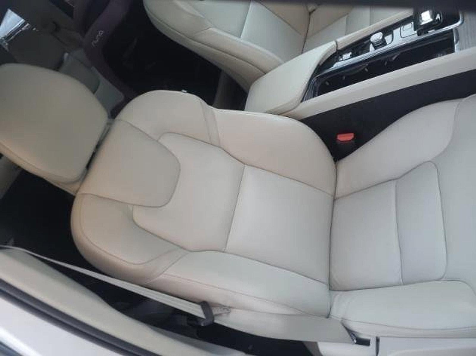 2024 Volvo XC90 B5 AWD Plus Bright Theme 7P