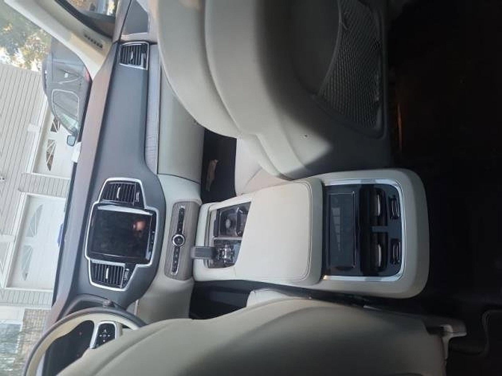 2024 Volvo XC90 B5 AWD Plus Bright Theme 7P
