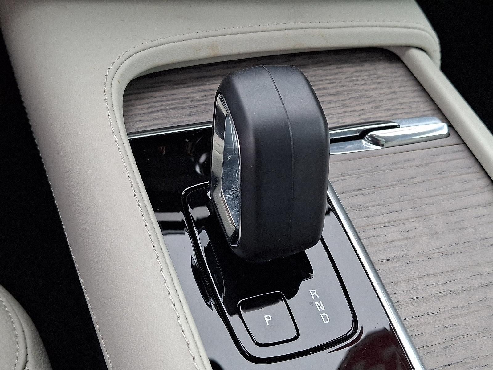 2024 Volvo XC90 B5 AWD Plus Bright Theme 7P