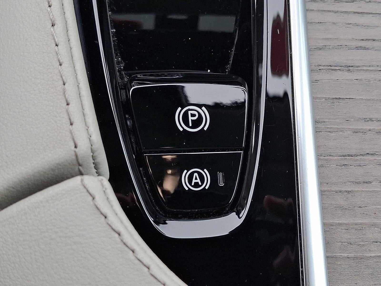 2024 Volvo XC90 B5 AWD Plus Bright Theme 7P