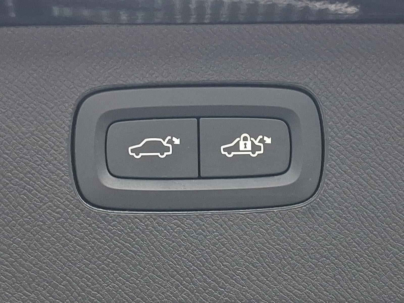 2024 Volvo XC90 B5 AWD Plus Bright Theme 7P