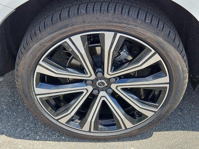2023 Volvo XC60 B5 AWD Ultimate Bright Theme