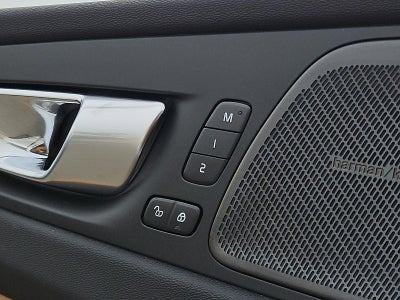 2023 Volvo XC60 B5 AWD Ultimate Bright Theme